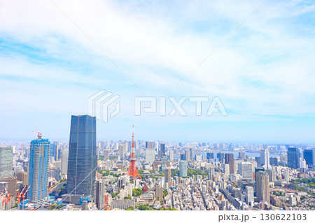 東京都港区、東京タワーと麻布台ヒルズ森JPタワーの風景 東京都港区、東京タワーと麻布台ヒルズ森JPタワーの風景 130622103