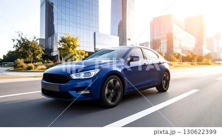 近代的なガラスビルを背景に走行する青色のコンパクトカー「AI生成画像」 130622399