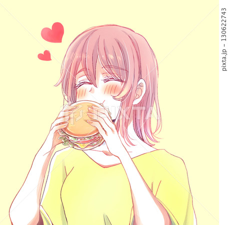 ハンバーガーを嬉しそうに頬張るぽっちゃりした女性　もぐもぐ 130622743