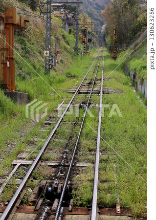 近鉄　西信貴鋼索線　ケーブルカー　8　しょううん　が引き揚げられている鋼索線 130623286