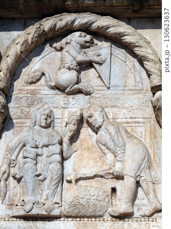 Bass-relief of Maestro Nicolo' (12th century), group to the right of the door of the Basilica of St Zeno in Verona, Italy Bass-relief of Maestro Nicolo' (12th century), group to the right of the door of the Basilica of St Zeno in Verona, Italy 130623637