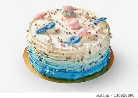 Delicious ocean-themed cake decorated with seashells and pearls 130626690