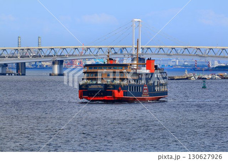 令和の横浜に現れた黒船… 特別クルーズで横浜港を訪れた【東京湾フェリー『しらはま丸』】 130627926