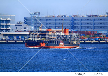 令和の横浜に現れた黒船… 特別クルーズで横浜港を訪れた【東京湾フェリー『しらはま丸』】 130627928