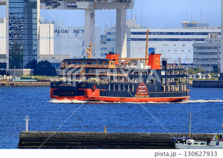 令和の横浜に現れた黒船… 特別クルーズで横浜港を訪れた【東京湾フェリー『しらはま丸』】 130627933