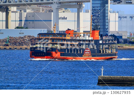 令和の横浜に現れた黒船… 特別クルーズで横浜港を訪れた【東京湾フェリー『しらはま丸』】 130627935
