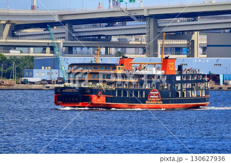 令和の横浜に現れた黒船… 特別クルーズで横浜港を訪れた【東京湾フェリー『しらはま丸』】 130627936