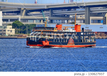 令和の横浜に現れた黒船… 特別クルーズで横浜港を訪れた【東京湾フェリー『しらはま丸』】 130627937