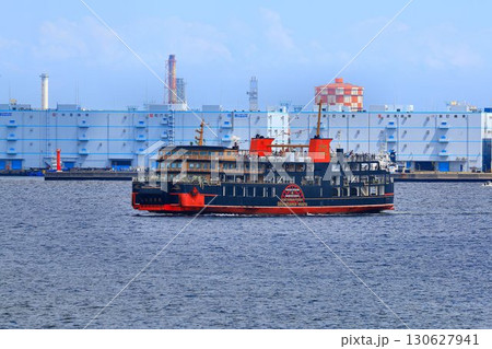 令和の横浜に現れた黒船… 特別クルーズで横浜港を訪れた【東京湾フェリー『しらはま丸』】 130627941