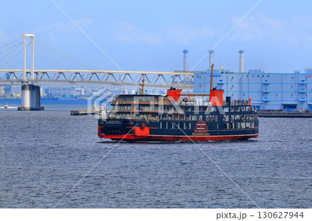 令和の横浜に現れた黒船… 特別クルーズで横浜港を訪れた【東京湾フェリー『しらはま丸』】 130627944