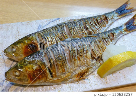 淡白な味わいと香ばしさが楽しめる、出世魚・コノシロの塩焼きの写真 淡白な味わいと香ばしさが楽しめる、出世魚・コノシロの塩焼きの写真 130628257