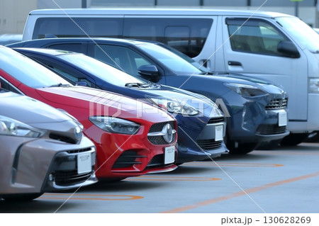 駐車中の乗用車　イメージ 130628269