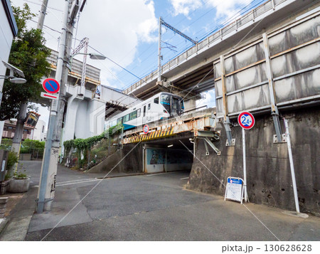 【品川区】道路と鉄道が多重に立体交差する景色 130628628