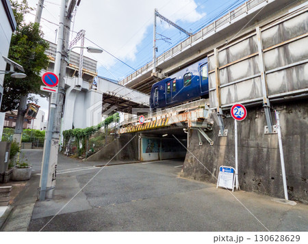【品川区】道路と鉄道が多重に立体交差する景色 130628629