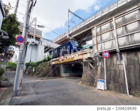 【品川区】道路と鉄道が多重に立体交差する景色 130628630