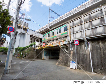【品川区】道路と鉄道が多重に立体交差する景色 【品川区】道路と鉄道が多重に立体交差する景色 130628632
