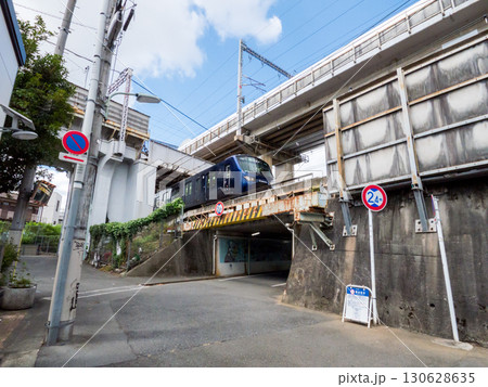【品川区】道路と鉄道が多重に立体交差する景色 130628635