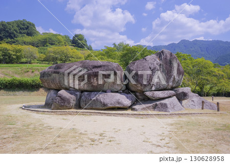 奈良県明日香村の石舞台古墳 奈良県明日香村の石舞台古墳 130628958