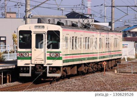 早朝の上越線を走行する107系電車_2010/11/28撮影 130629526
