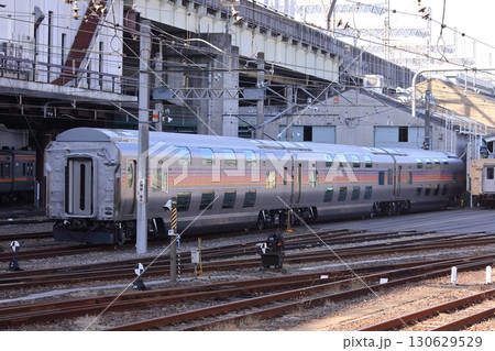大宮車両センターに入場中の定期列車時代のE26系客車_2010/11/28撮影 130629529
