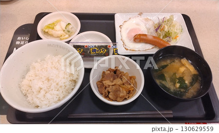 松屋のモーニング　ソーセージエッグ定食 130629559
