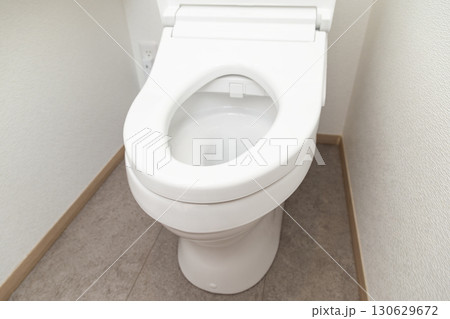新築住宅のトイレ 130629672