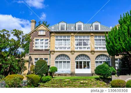 東京都　文京区音羽　鳩山会館　洋館　中庭からの風景 130630308