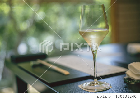 和の空間で楽しむワインと会食のテーブル 130631240