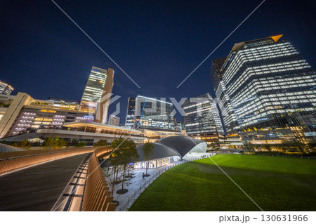 大阪駅前 うめきたの超高層ビル群と美しい夜景 大阪駅前 うめきたの超高層ビル群と美しい夜景 130631966