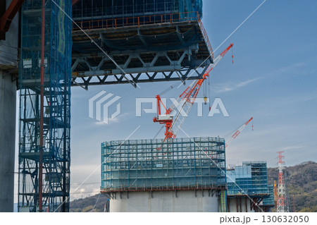 大阪府枚方市と大阪府高槻市間の新名神高速道路の の建設現場 大阪府枚方市と大阪府高槻市間の新名神高速道路の の建設現場 130632050
