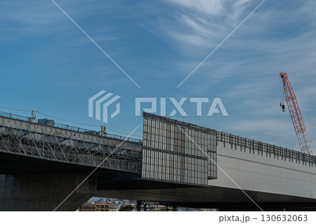 大阪府枚方市と大阪府高槻市間の新名神高速道路の の建設現場 130632063