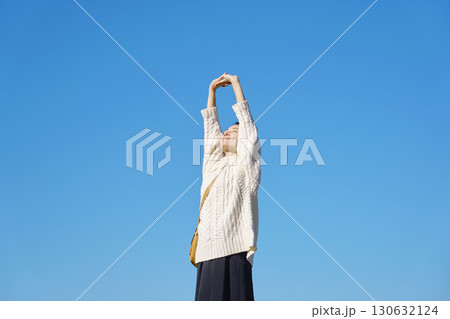 女性　ミドルエイジ　伸び 130632124