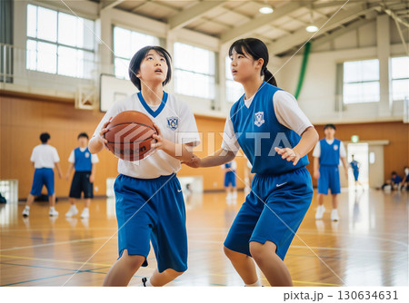 青春の輝き：部活動で汗を流す日本の高校生 130634631