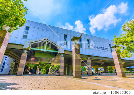 日本の横浜都市景観9月8日。横浜市営地下鉄 仲町台駅などを望む 130635309