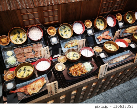 ご飯屋さんの焼き魚定食の食品サンプル ご飯屋さんの焼き魚定食の食品サンプル 130635353