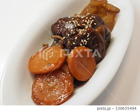 椎茸の甘煮、妻の手作り家庭料理、家庭で楽しむ夕ご飯、幸せ家族 タイトル変更 130635494