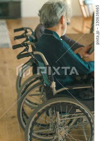 高齢者施設の入居者 高齢者施設の入居者 130636665