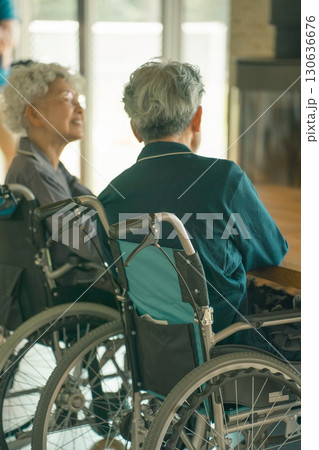 高齢者施設の入居者 高齢者施設の入居者 130636676