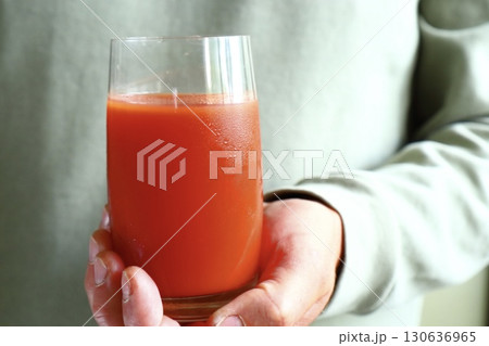 Glass of fresh tomato juice 130636965
