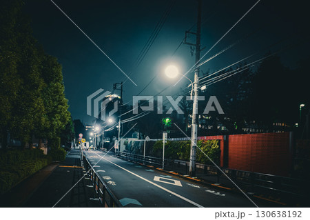 静かな夜の路地(港区) 静かな夜の路地(港区) 130638192