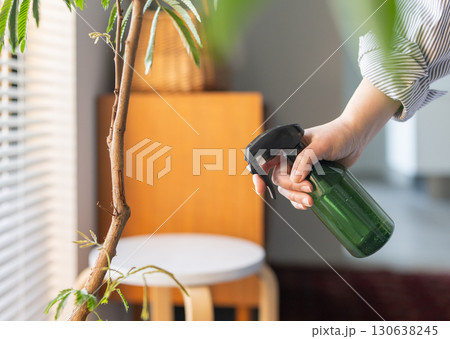 水やり 130638245