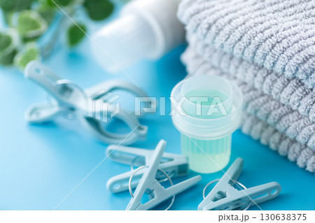 洗剤と洗濯バサミとタオル 130638375