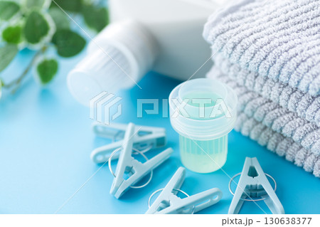 洗剤と洗濯バサミとタオル 洗剤と洗濯バサミとタオル 130638377