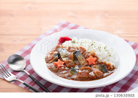 鯖ジャーキーを使った家庭風カレーライス　星型にんじんと福神漬けを添えた和洋折衷のアレンジレシピ 130638988
