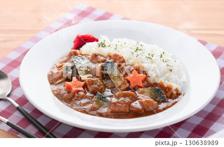 鯖ジャーキーを使った家庭風カレーライス 星型にんじんと福神漬けを添えた和洋折衷のアレンジレシピ 鯖ジャーキーを使った家庭風カレーライス 星型にんじんと福神漬けを添えた和洋折衷のアレンジレシピ 130638989
