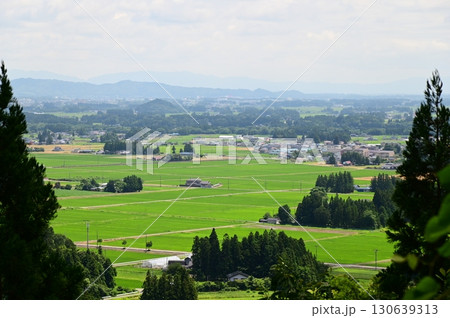 円万寺観音山から見える居久根(いぐね)のある風景 円万寺観音山から見える居久根(いぐね)のある風景 130639313