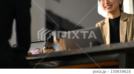 仕事をする女性 130639628