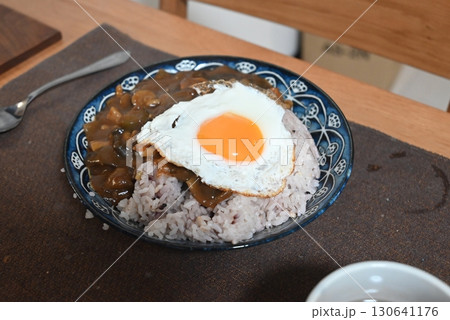 手作りカレー目玉焼きのせ 手作りカレー目玉焼きのせ 130641176