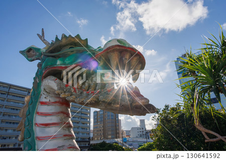 港にかかる泊港橋を守る龍のオブジェ。沖縄県那覇市那覇泊港-2025/6/26 港にかかる泊港橋を守る龍のオブジェ。沖縄県那覇市那覇泊港-2025/6/26 130641592