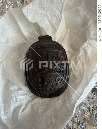 エジプトのお土産、スカラベ(フンコロガシ)のお守りです。 エジプトのお土産、スカラベ(フンコロガシ)のお守りです。 130642049